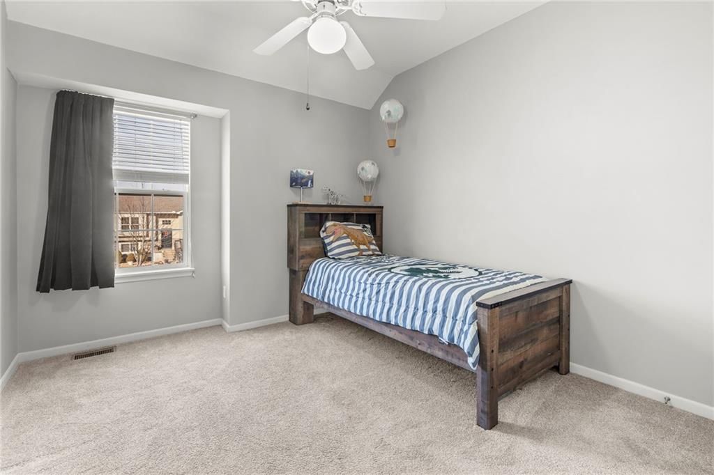 559 E Apache Street — photo 10