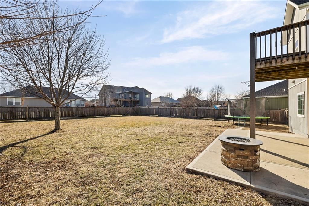 559 E Apache Street — photo 12