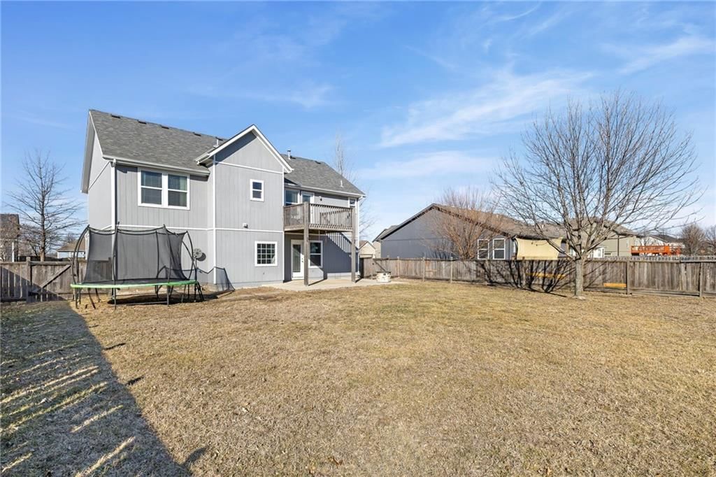 559 E Apache Street — photo 13