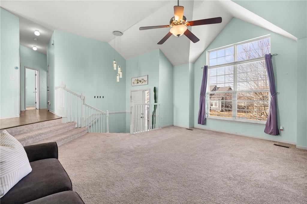 559 E Apache Street — photo 16