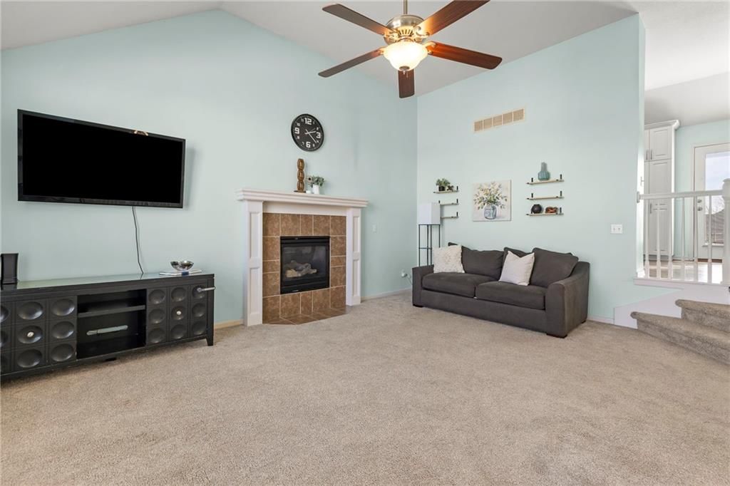 559 E Apache Street — photo 17