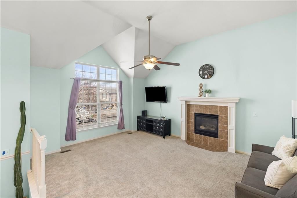 559 E Apache Street — photo 18