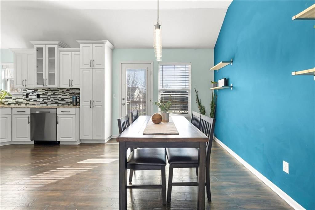 559 E Apache Street — photo 19
