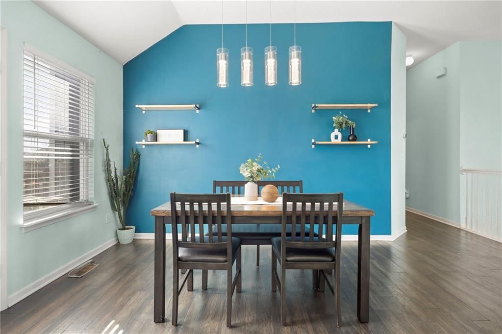 559 E Apache Street — photo 20
