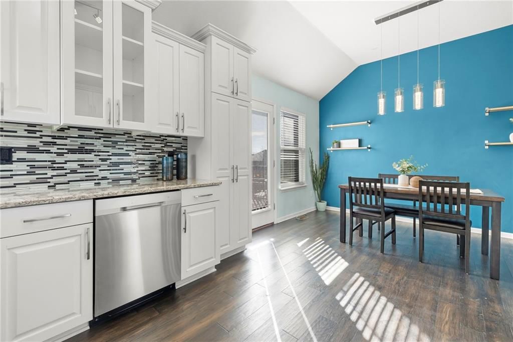 559 E Apache Street — photo 22