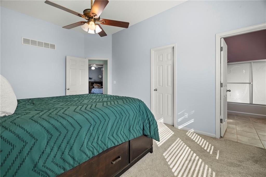 559 E Apache Street — photo 25