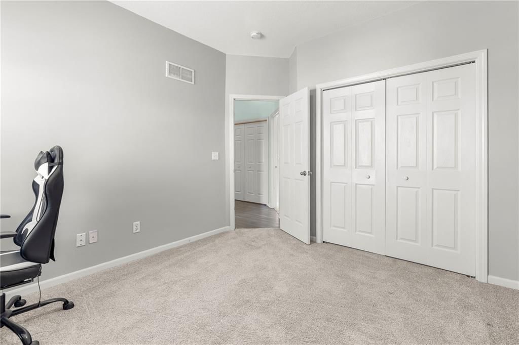 559 E Apache Street — photo 26