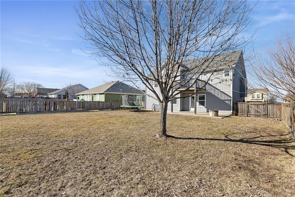 559 E Apache Street — photo 32