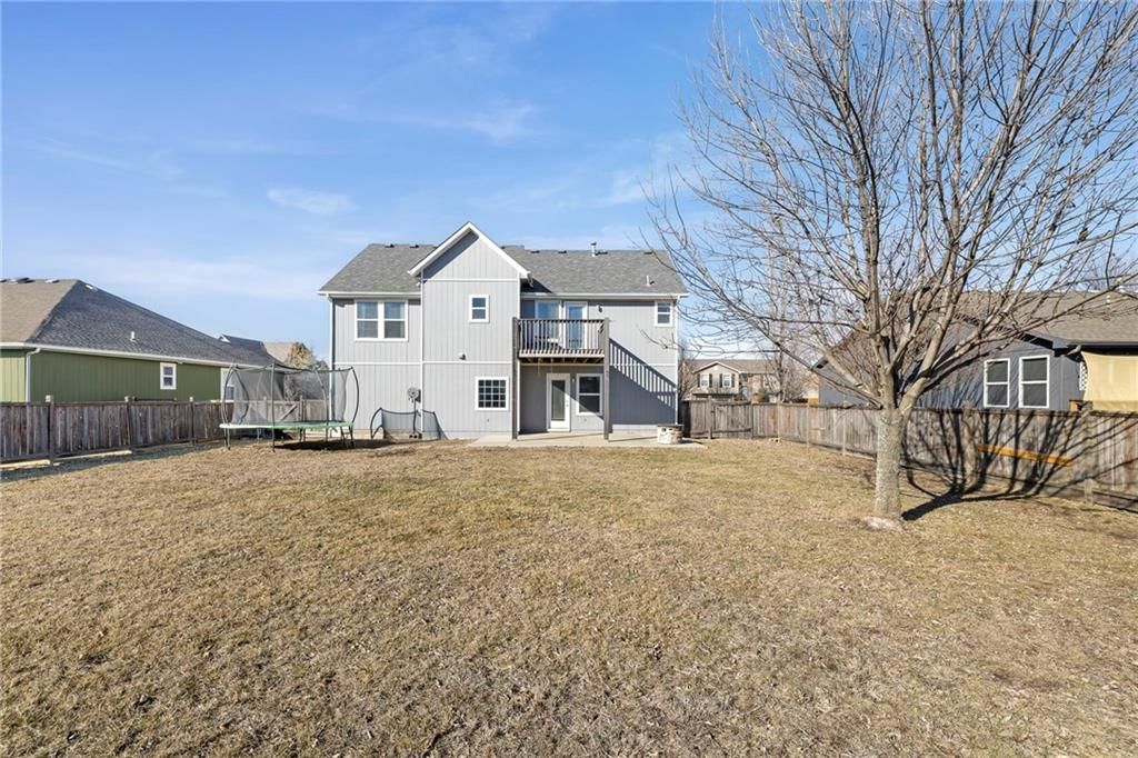 559 E Apache Street — photo 33