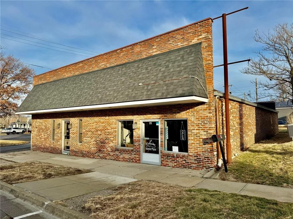 213-215 W 5TH Street — photo 3