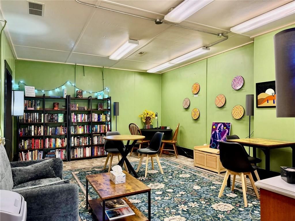 213-215 W 5TH Street — photo 9