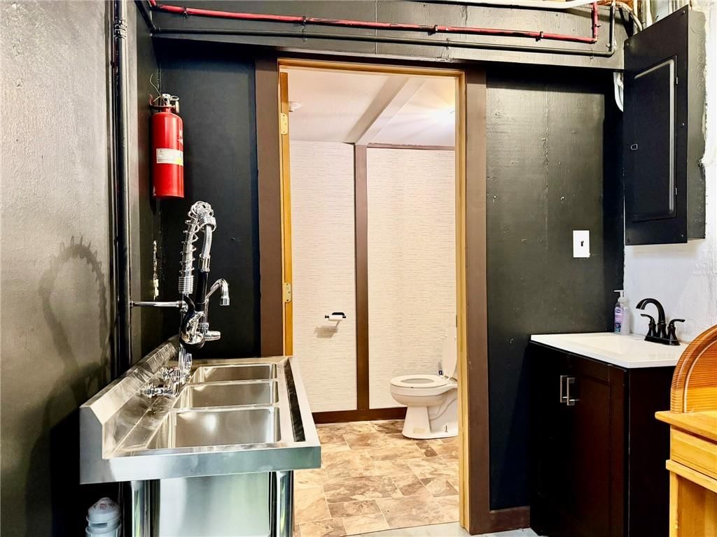 213-215 W 5TH Street — photo 13