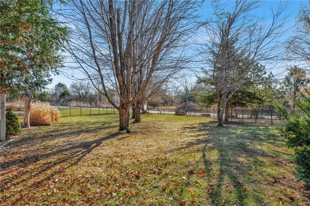 1522 Legend Trail Drive — photo 8