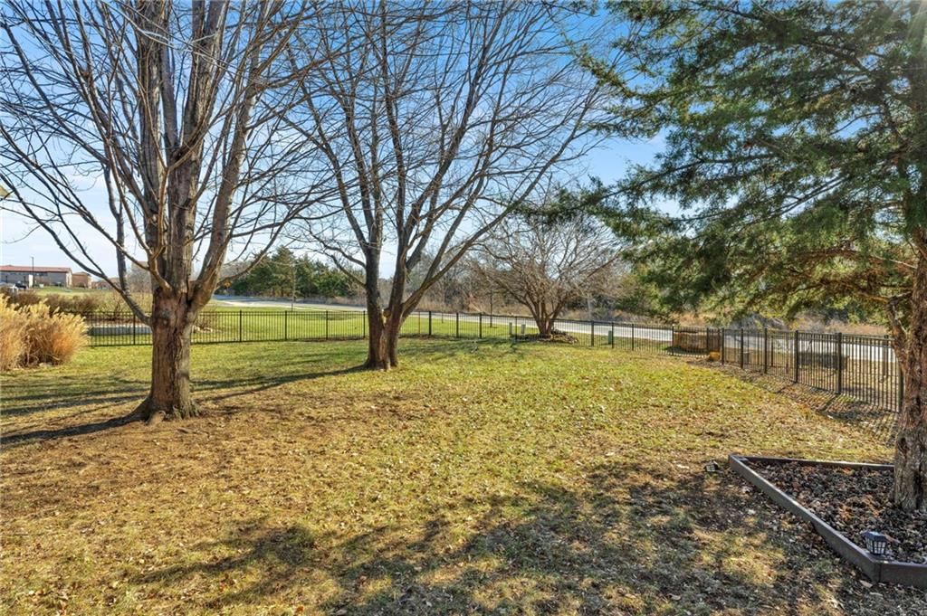 1522 Legend Trail Drive — photo 10