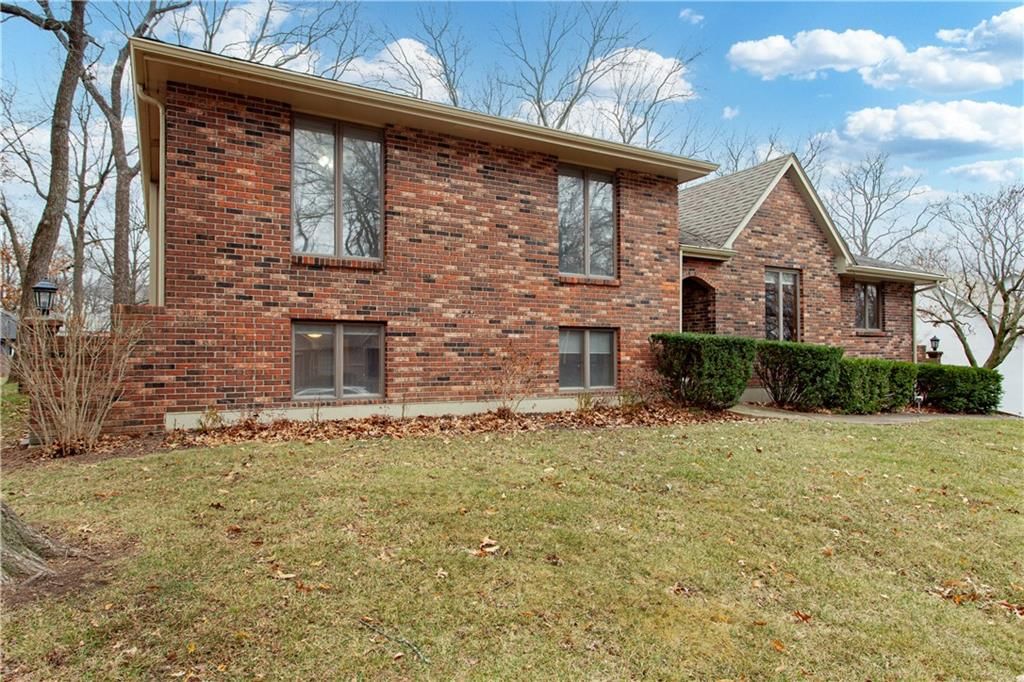1500 NW Wildwood Drive, Blue Springs, MO