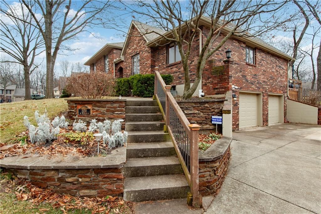 1500 NW Wildwood Drive — photo 2