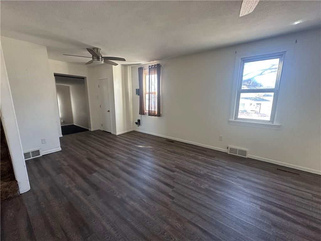222 W Edwards Street — photo 8