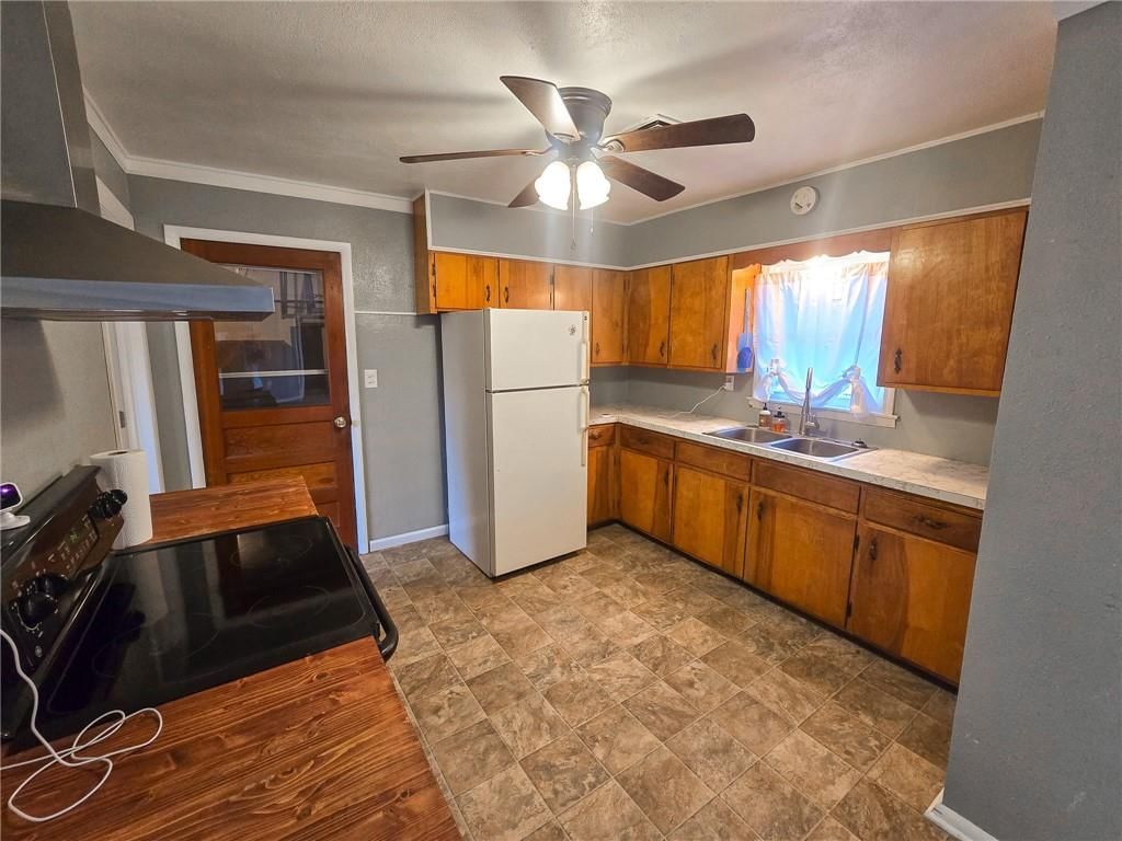 103 S Hyde Street — photo 8