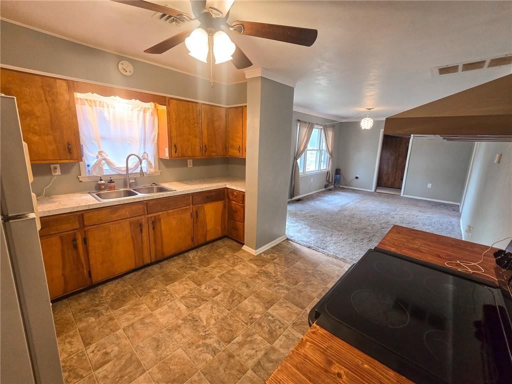 103 S Hyde Street — photo 9