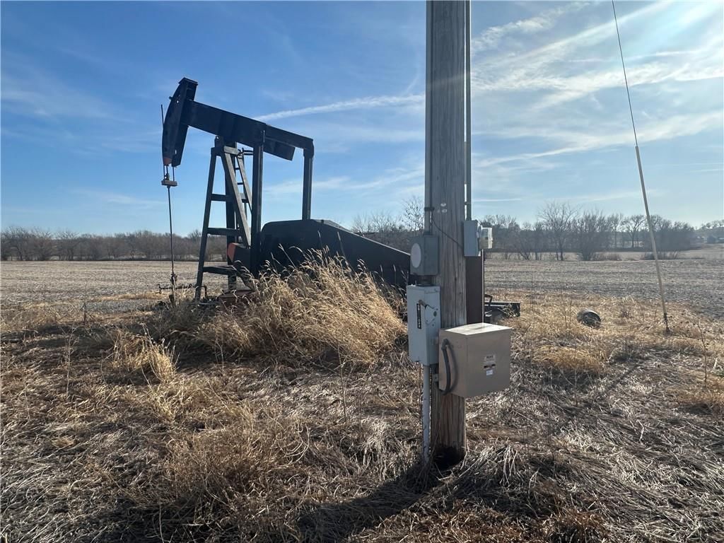 Atchison Holt Road — photo 19