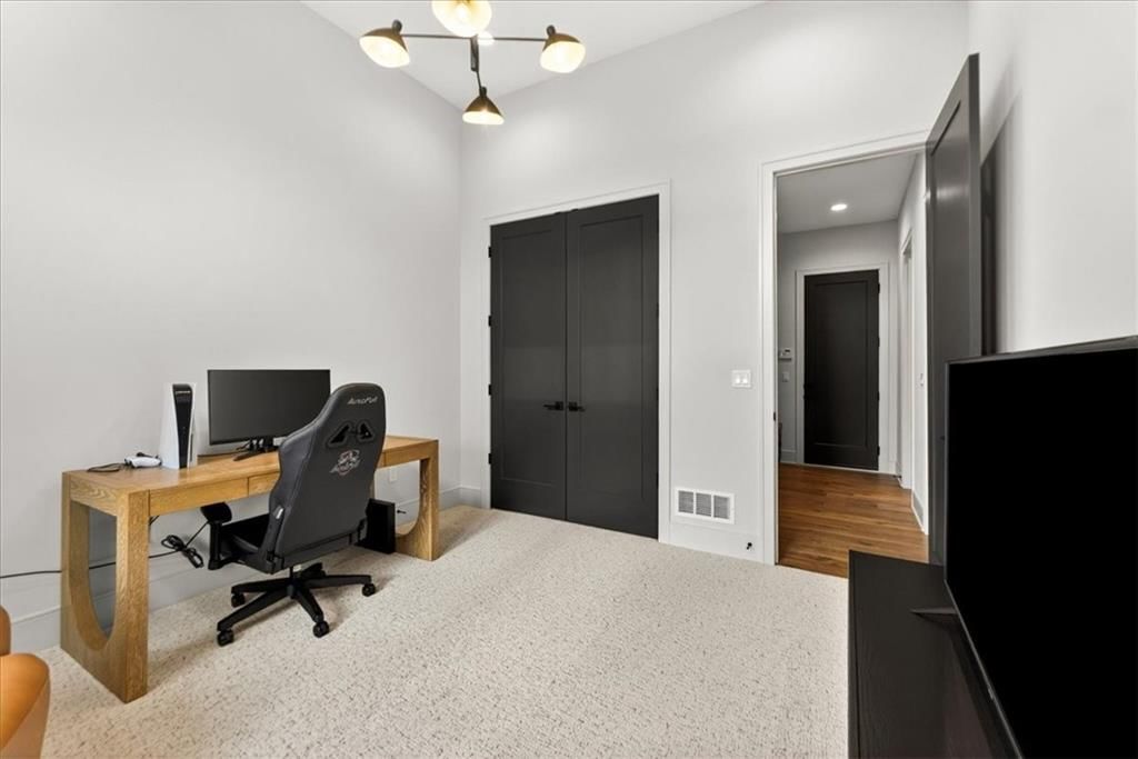 5818 N Lucerne Avenue — photo 44