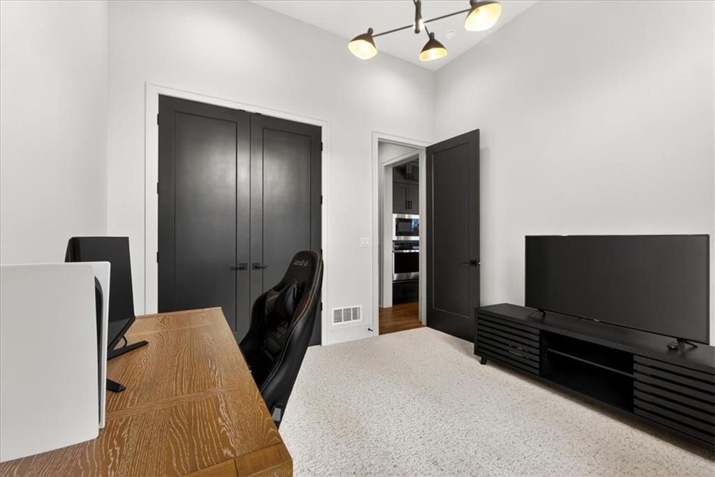 5818 N Lucerne Avenue — photo 45
