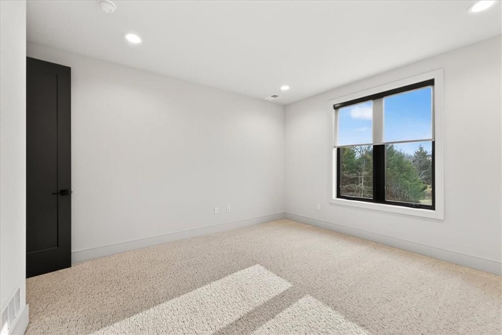 5818 N Lucerne Avenue — photo 73