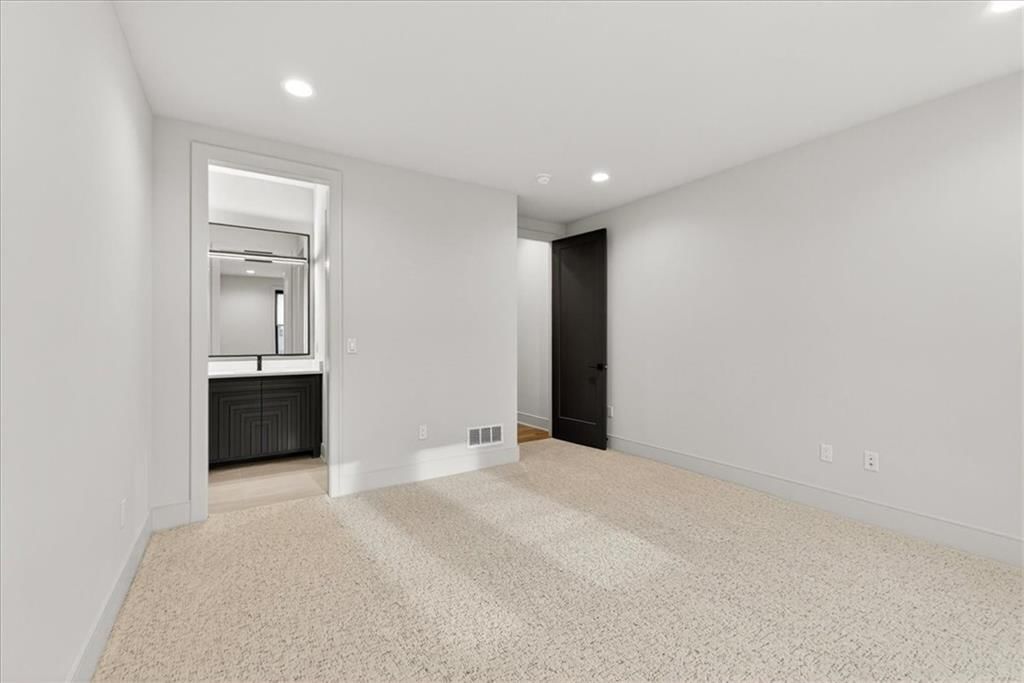5818 N Lucerne Avenue — photo 74