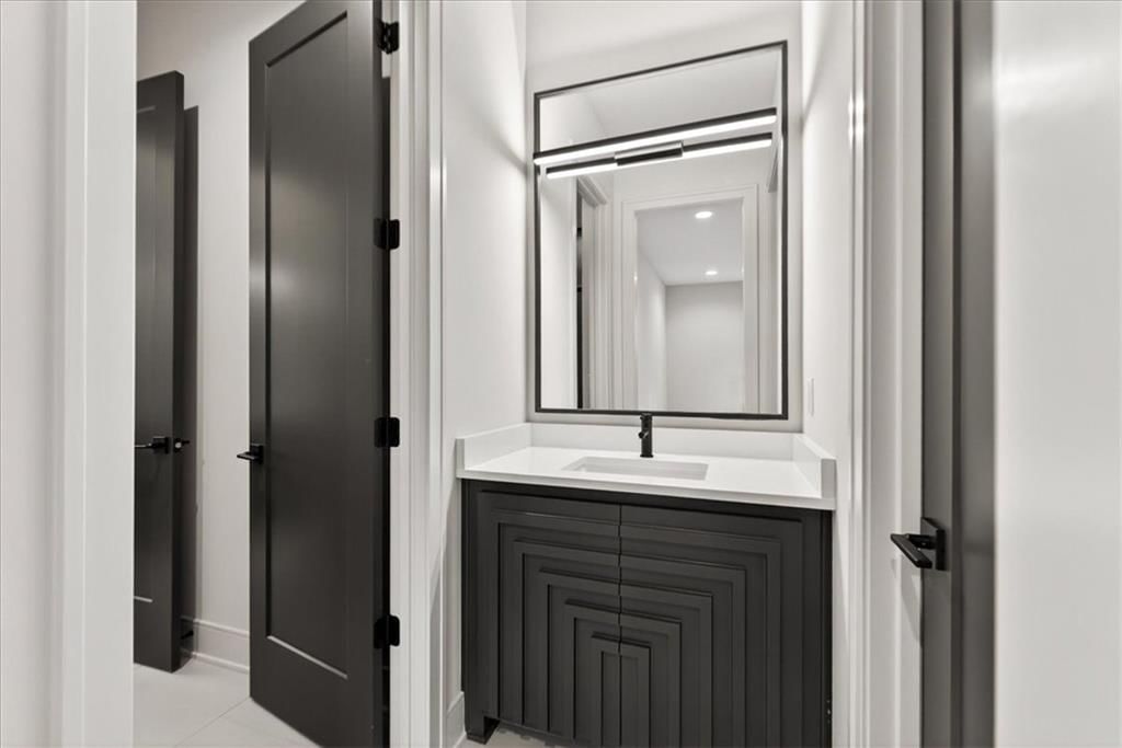5818 N Lucerne Avenue — photo 75
