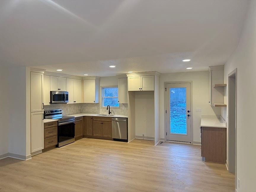 626 NW Village Drive — photo 2