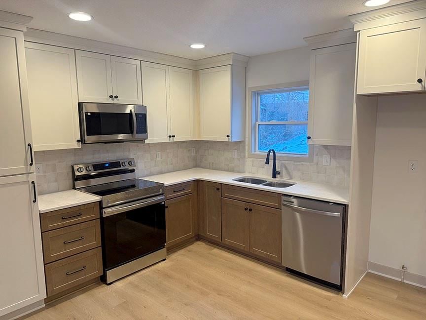 626 NW Village Drive — photo 3