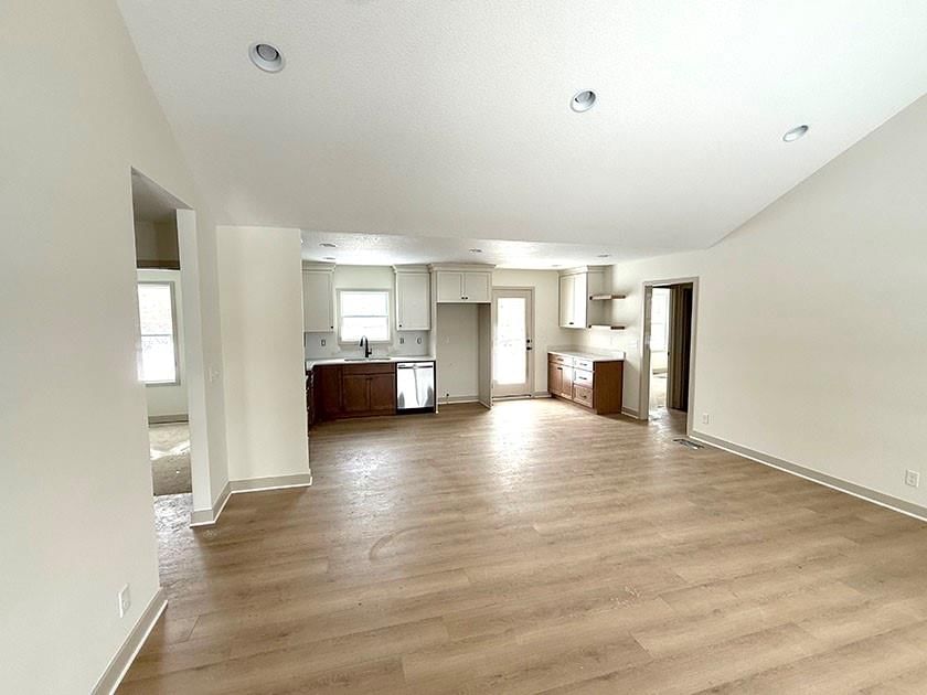 626 NW Village Drive — photo 5