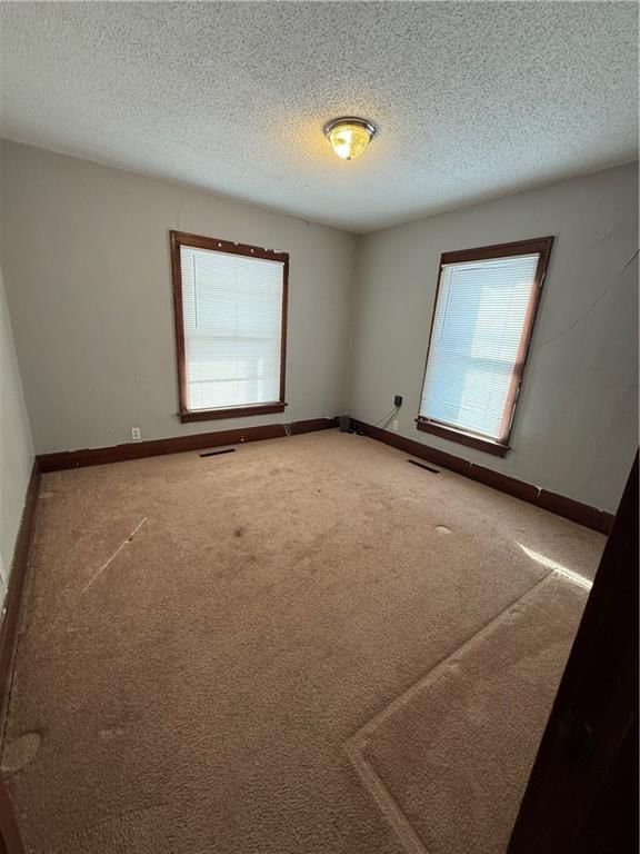 311 W Halsey Street — photo 5