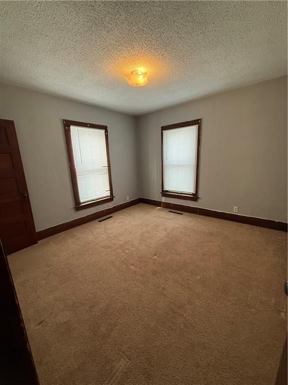 311 W Halsey Street — photo 7