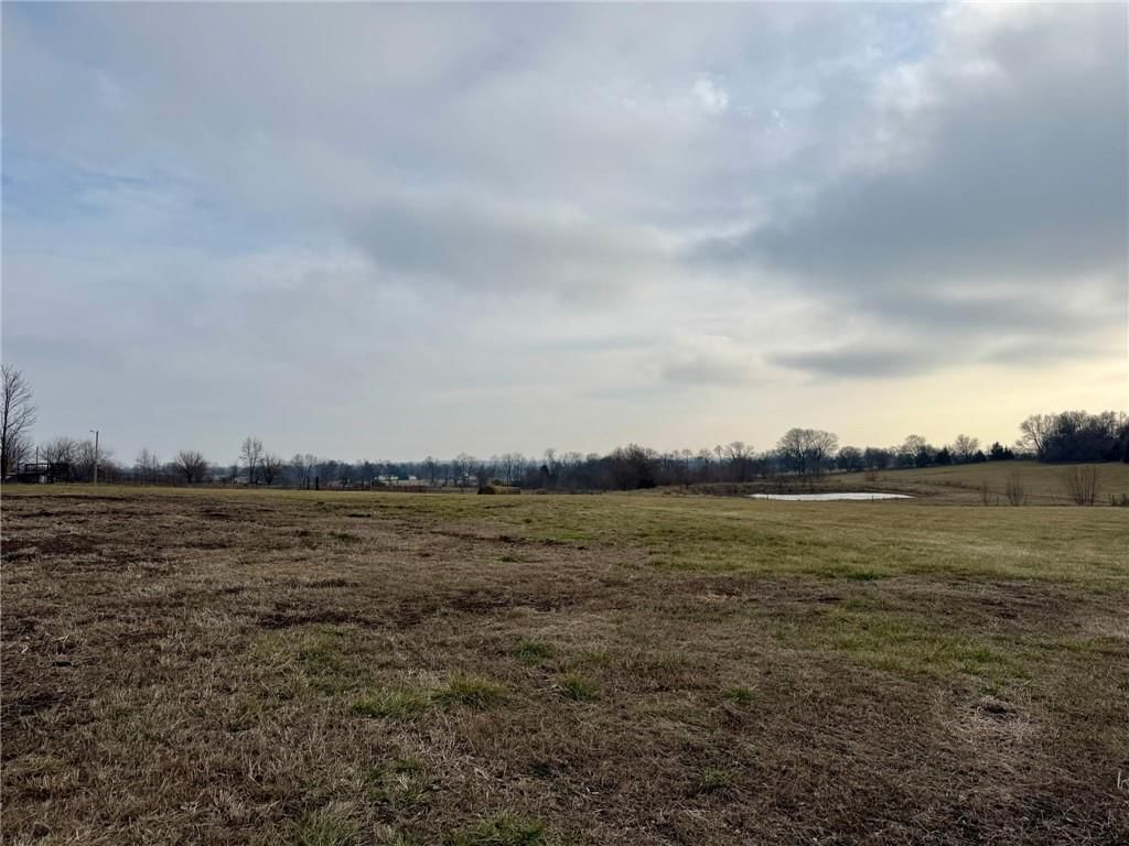 Lot 2 NW Plotsky Avenue — photo 2