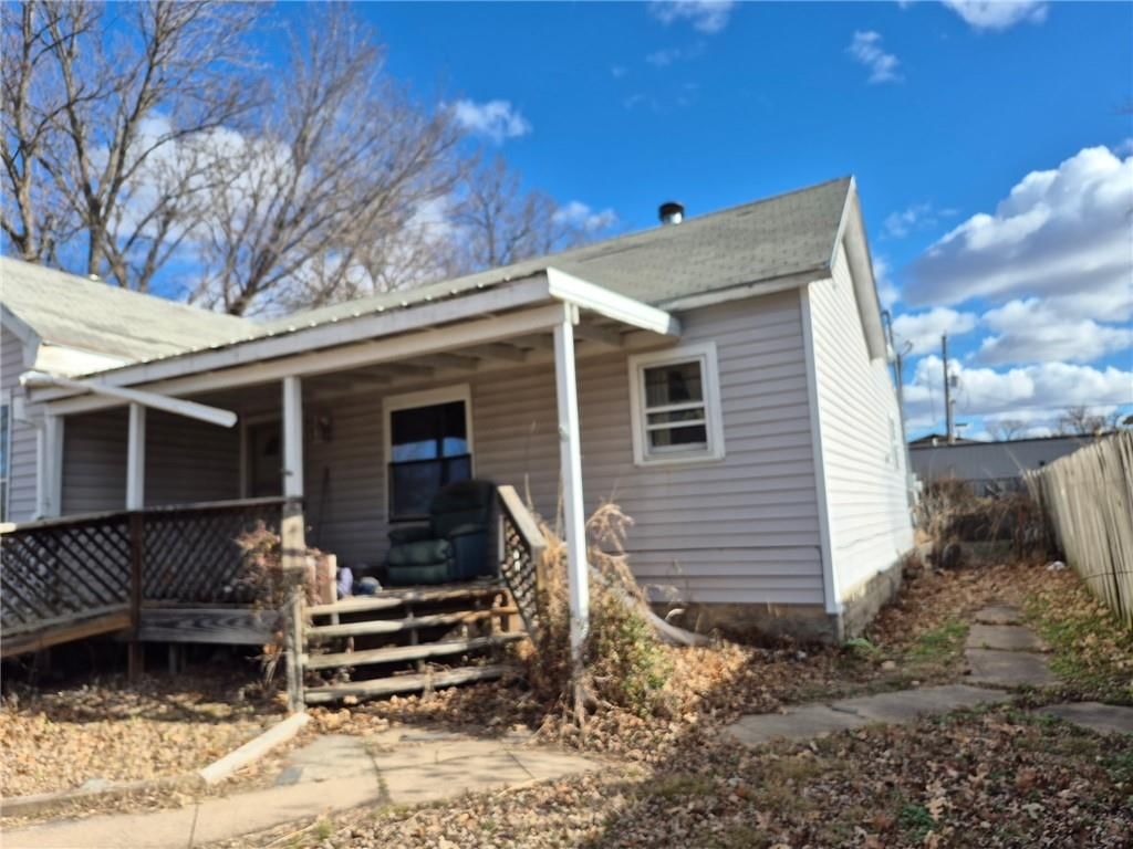 214 N Walnut Street — photo 2