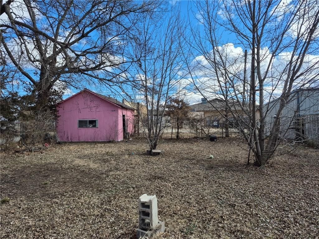 214 N Walnut Street — photo 5