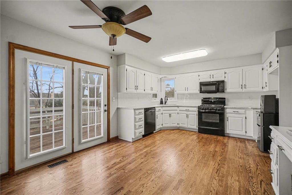 8645 Greenwood Lane — photo 9