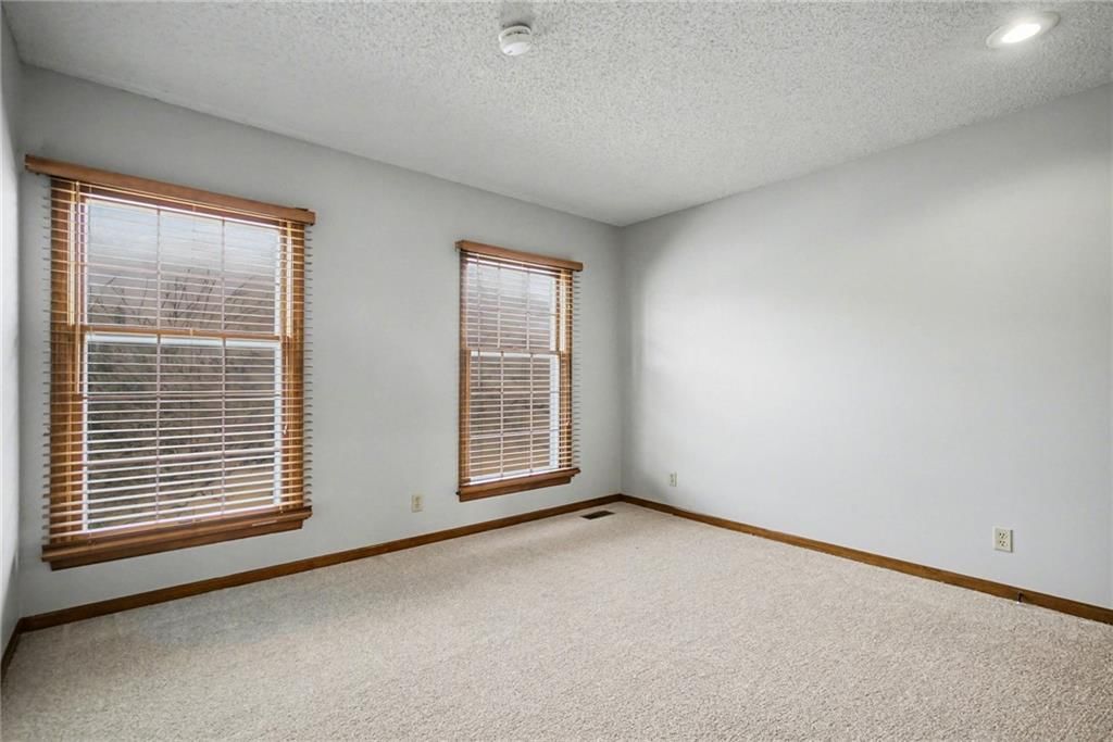 8645 Greenwood Lane — photo 21