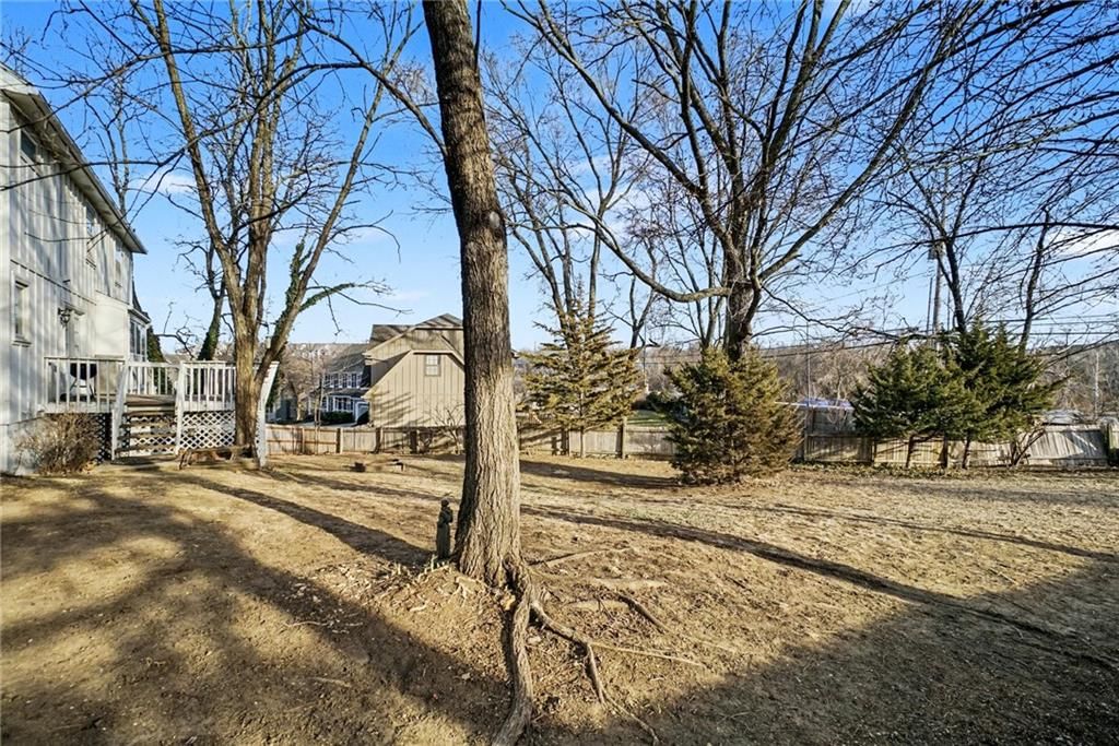 8645 Greenwood Lane — photo 32