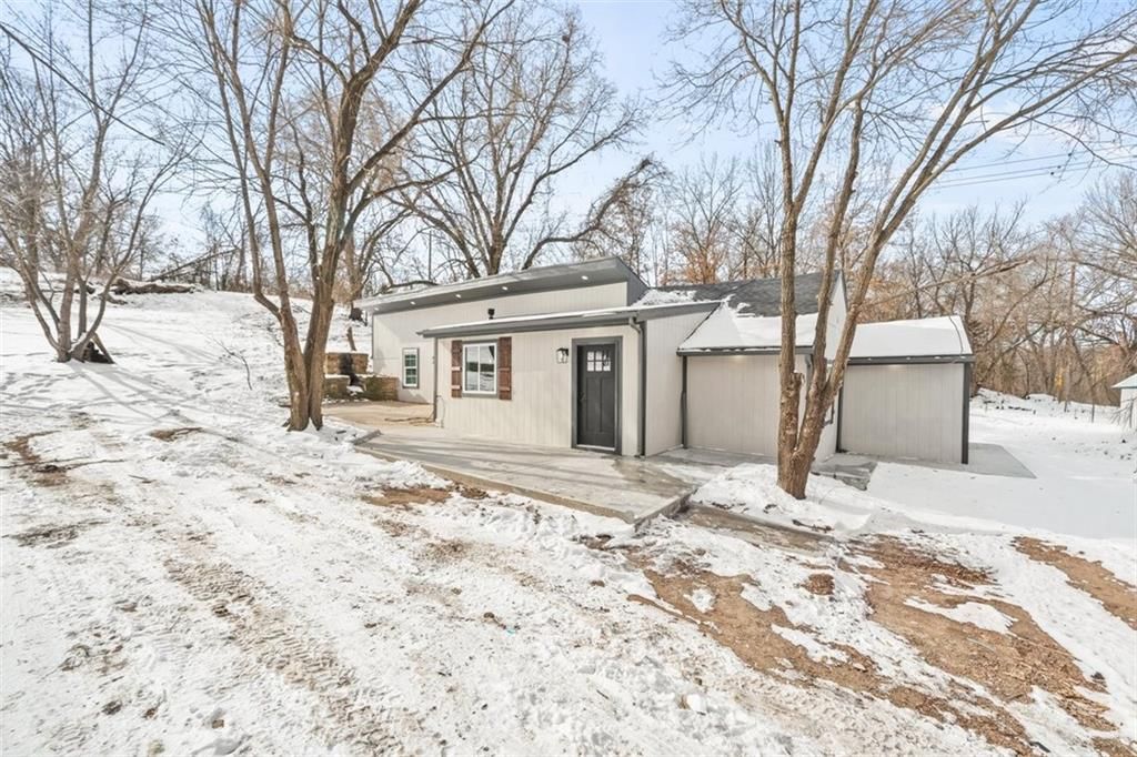 8741 Barber Avenue — photo 3