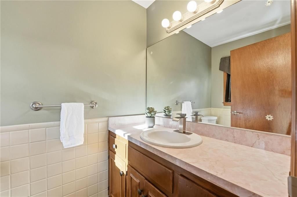 401 W 109th Terrace — photo 16