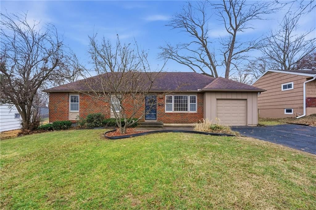 8309 W 92nd Street, Overland Park, KS