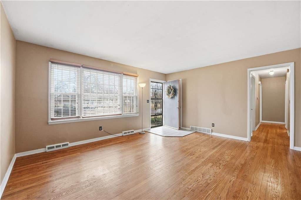 8309 W 92nd Street — photo 4