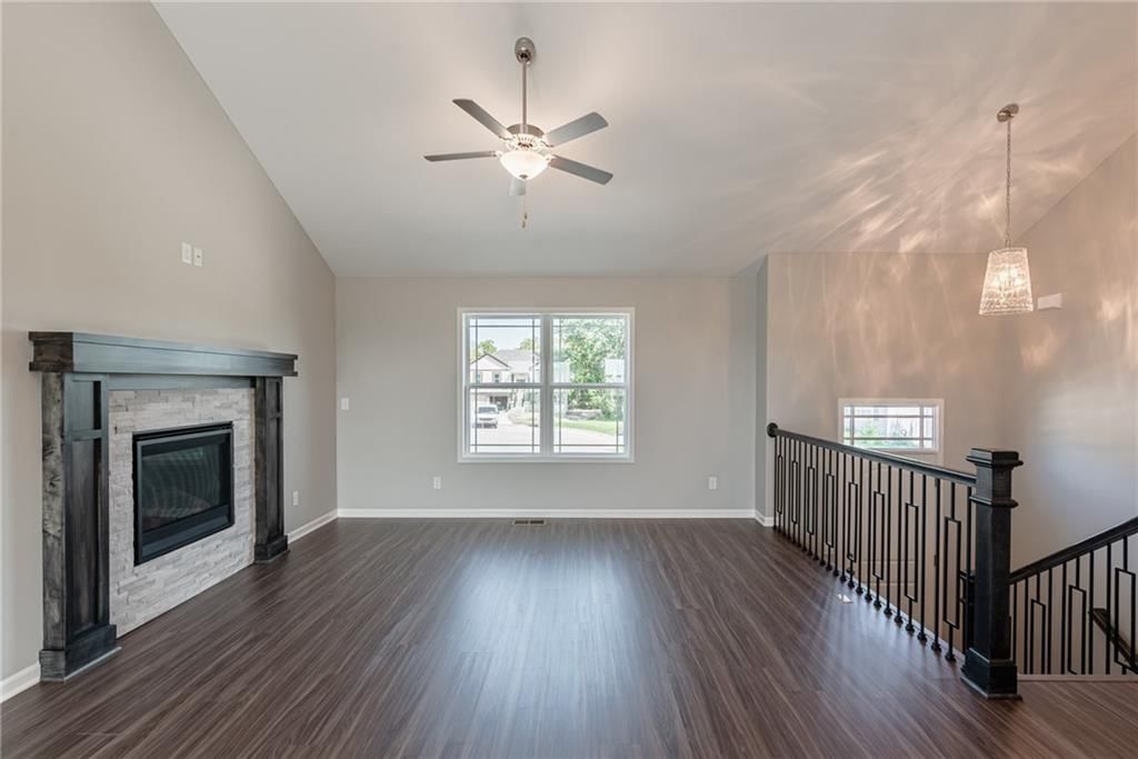 1104 Eagle Crest Drive — photo 2