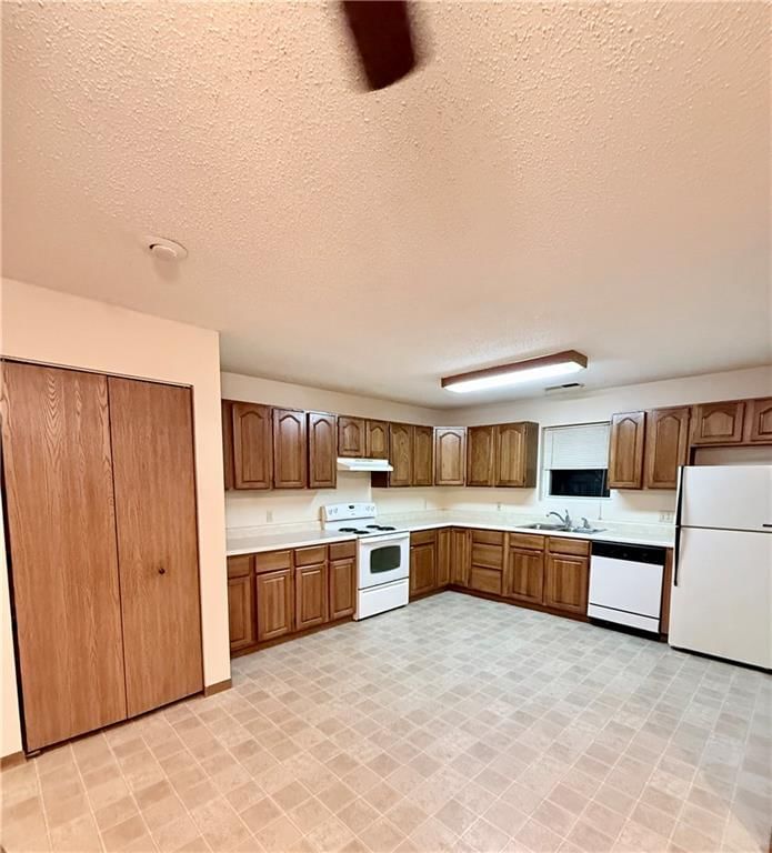 1635 N Grand Avenue — photo 3