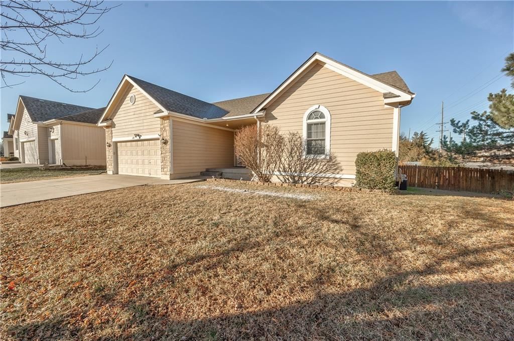 123 N Indian Wells Drive — photo 2