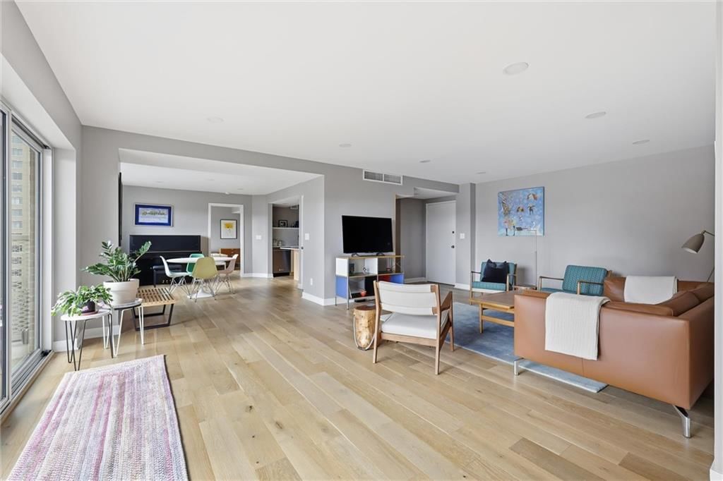 310 W 49th Street — photo 2