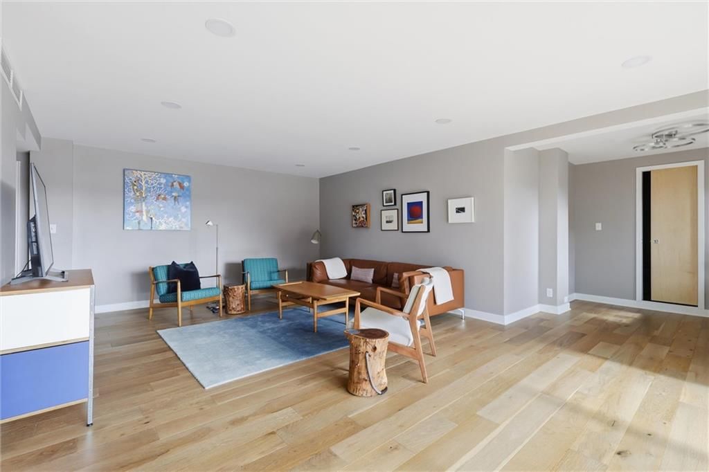 310 W 49th Street — photo 3