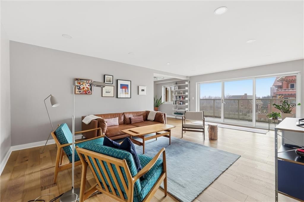 310 W 49th Street — photo 4